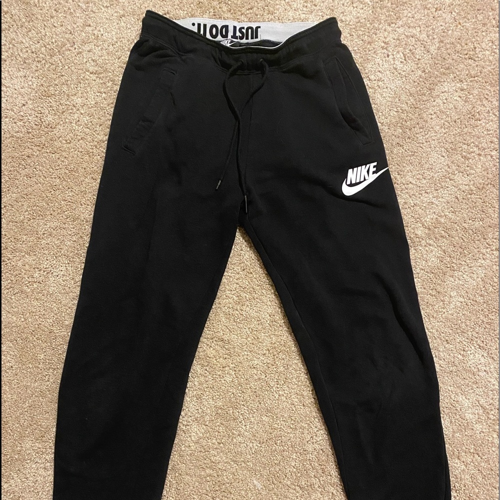 black nike joggers